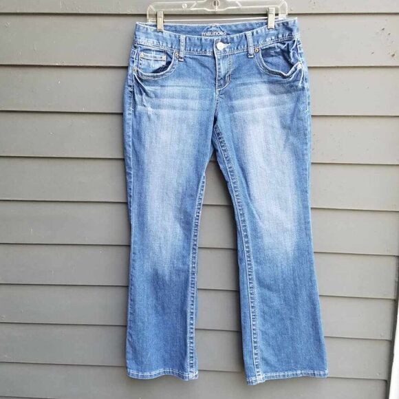 Maurices Original Bootcut Distressed Jeans size 9/10 short - Picture 1 of 10